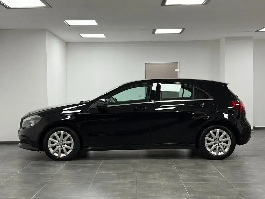 Gebraucht Mercedes A180 122 PS (89 kW) 2016 Schwarz Kleinwagen