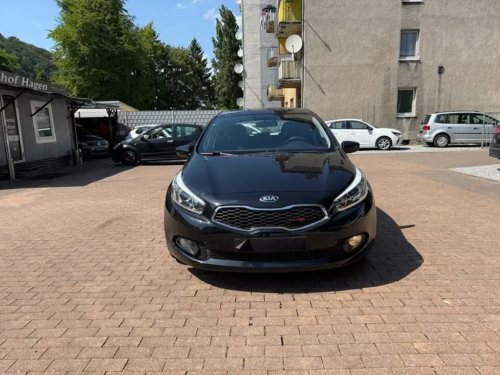 Gebraucht Kia Ceed Attract 99 PS (72 kW) 2013 Schwarz Kleinwagen