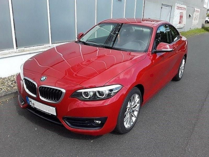 Rot Gebraucht 2018 BMW 220 Sport Line Coupé | 17.400 € (Superpreis) - Bild 1/4