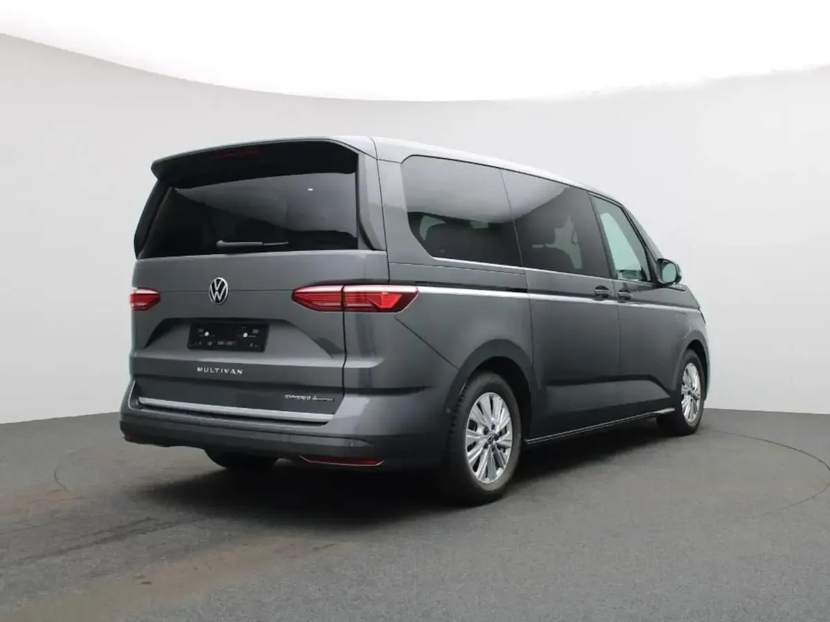 Gebraucht VW Multivan Style 245 PS (180 kW) 2025 Grau Van / Kleinbus