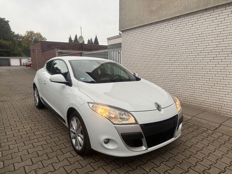 Gebraucht Renault Mégane III Dynamique 110 PS (80 kW) 2009 Weiß Coupé