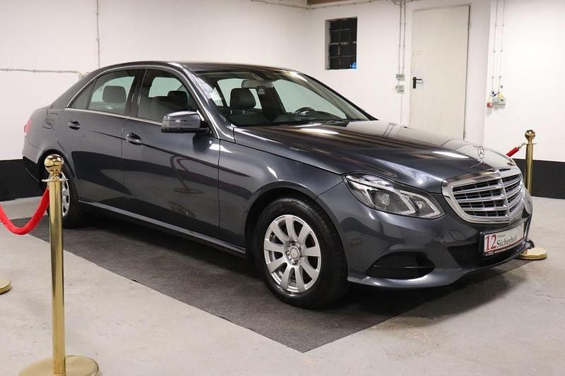 Gebraucht Mercedes E300 204 PS (150 kW) 2014 Grau Limousine