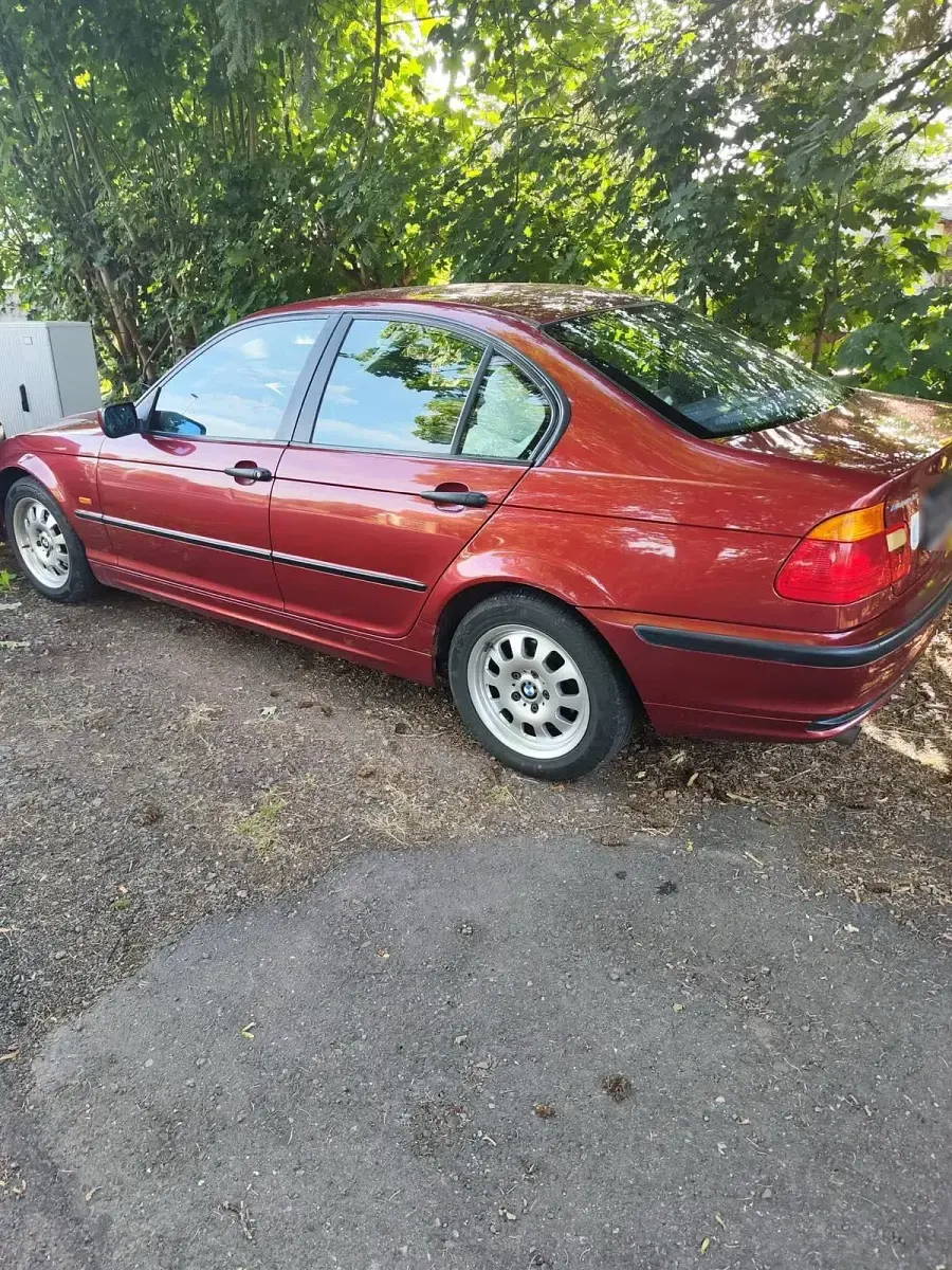Gebraucht BMW 318 119 PS (87 kW) 1998 Rot Limousine