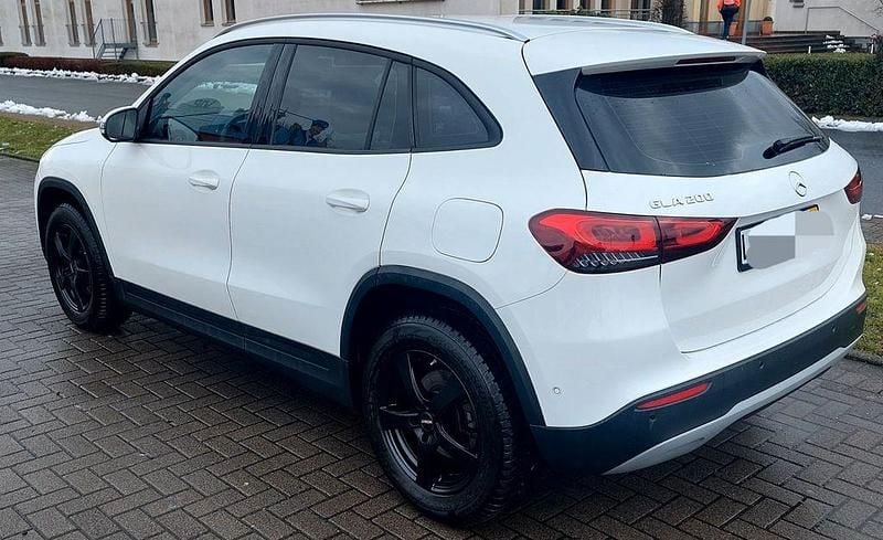 Gebraucht Mercedes GLA200 163 PS (119 kW) 2021 Weiß SUV