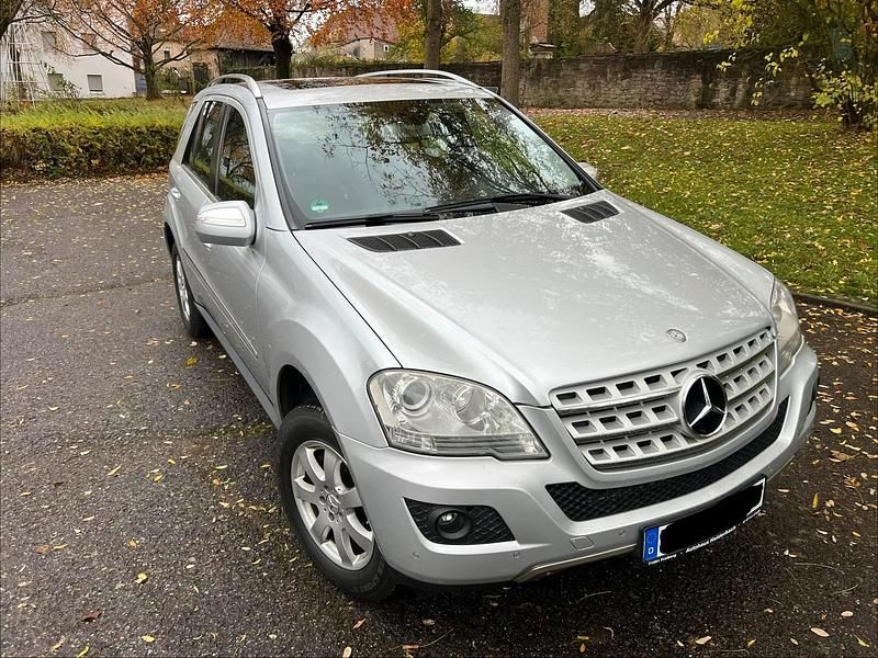 Silber Gebraucht 2009 Mercedes ML320 SUV | 12.499 € (Teuer) - Bild 1/4