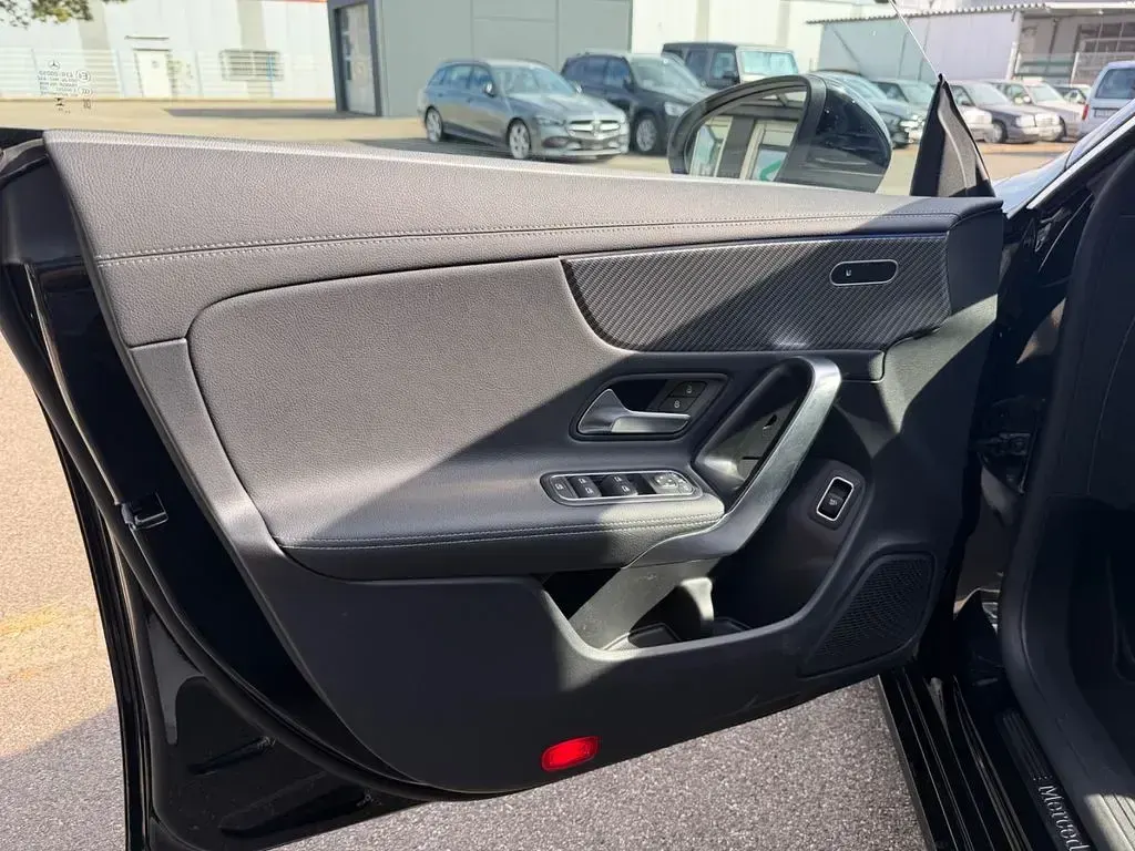 Gebraucht Mercedes CLA180 Advanced 116 PS (85 kW) 2025 Schwarz Limousine