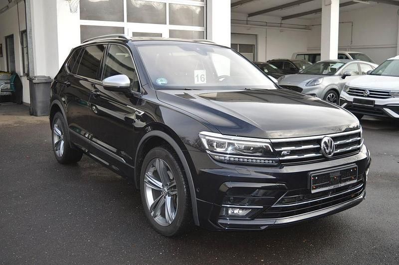 Schwarz Gebraucht 2021 VW Tiguan Allspace R-line SUV | 24.990 € (Teuer) - Bild 1/4