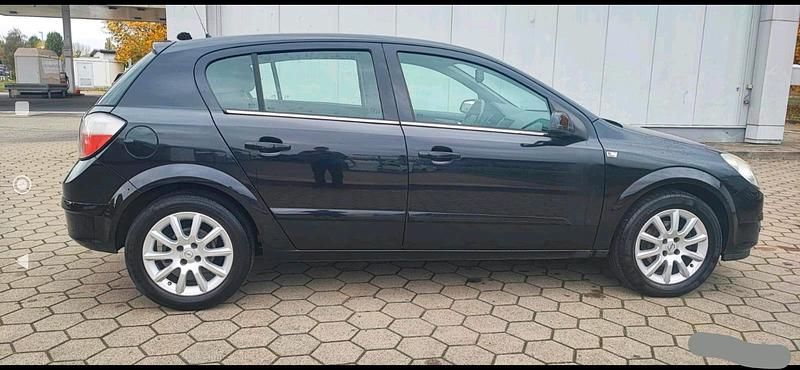 Gebraucht Opel Astra 106 PS (77 kW) 2005 Schwarz Limousine