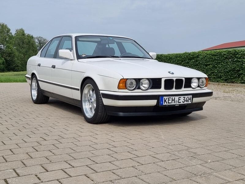 Weiß Gebraucht 1991 BMW 520 Sport Line Limousine | 13.890 € - Bild 1/4