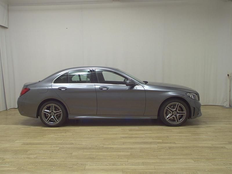 Grau Gebraucht 2020 Mercedes C220 AMG line Limousine | 29.380 € (Fairer Preis) - Bild 1/4
