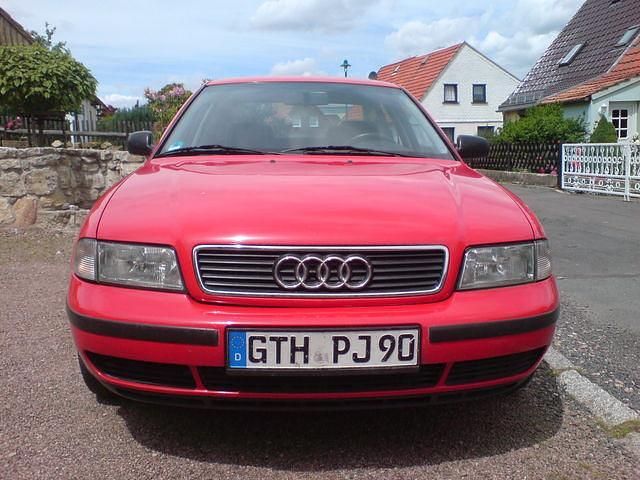 Gebraucht Audi A4 136 PS (100 kW) 1996 Rot Limousine