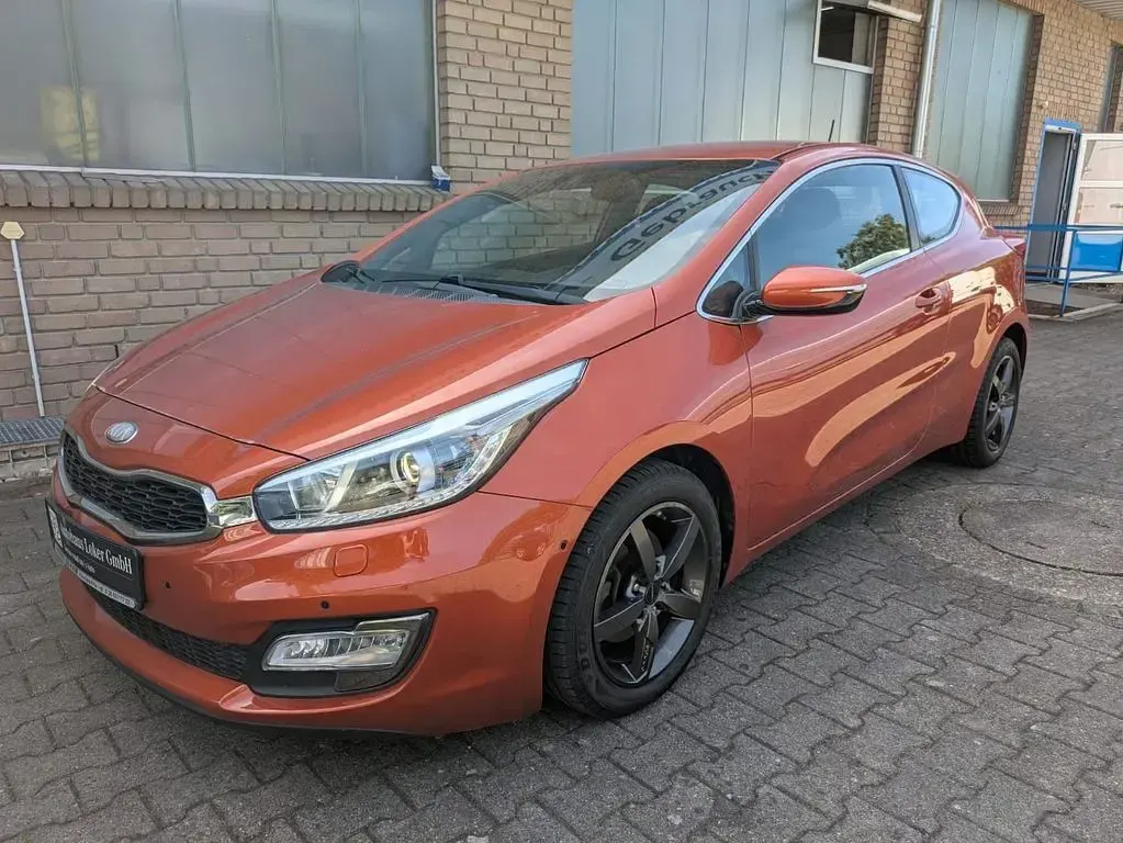 Gebraucht Kia ProCeed Spirit 135 PS (99 kW) 2013 Orange Kleinwagen