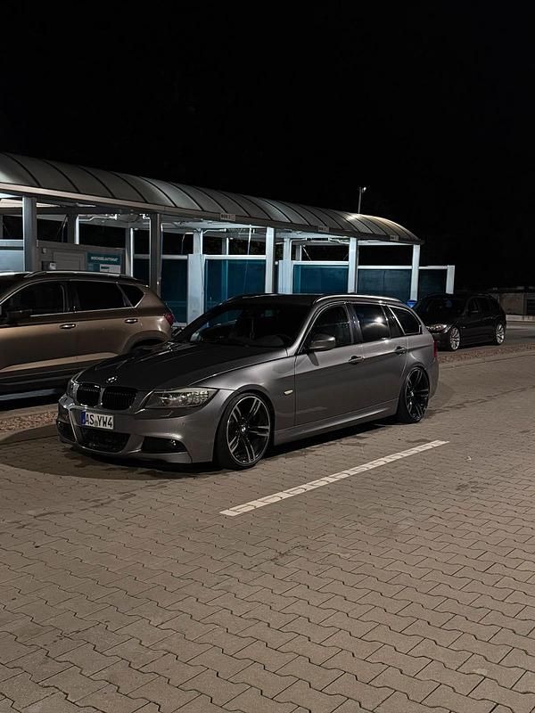 Gebraucht BMW 320 177 PS (130 kW) 2011 Grau Kombi