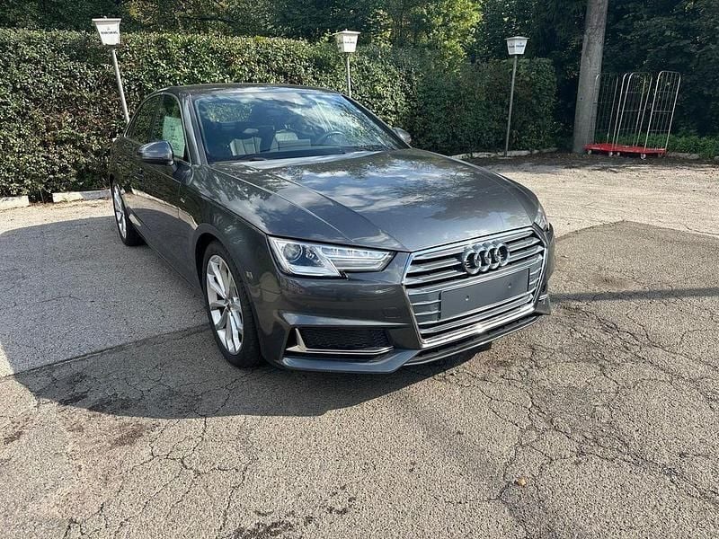 Gebraucht Audi A4 S-Line 190 PS (139 kW) 2019 Grau Limousine