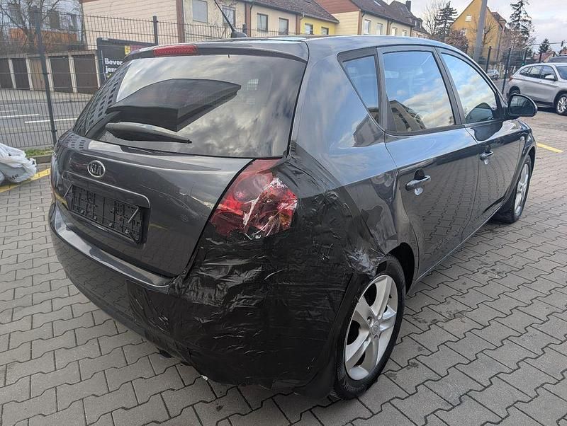 Gebraucht Kia Ceed 126 PS (92 kW) 2009 Grau Kleinwagen