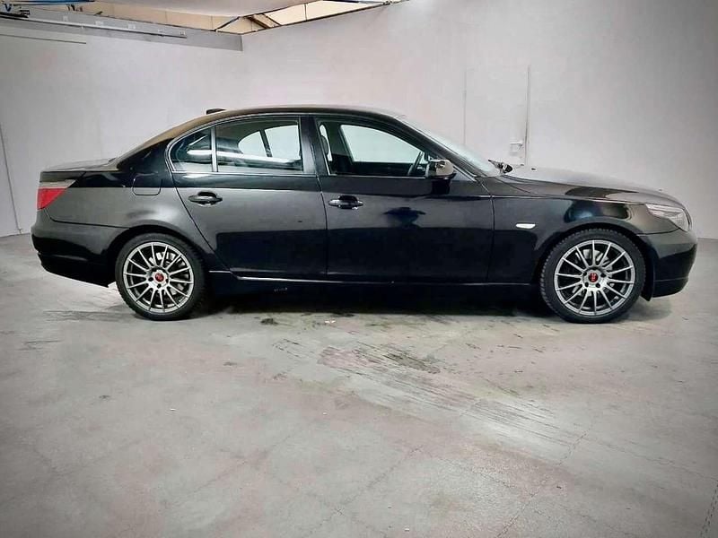 Saphirschwarz Gebraucht 2009 BMW 523 Lifestyle Limousine | 8.490 € (Fairer Preis) - Bild 1/4