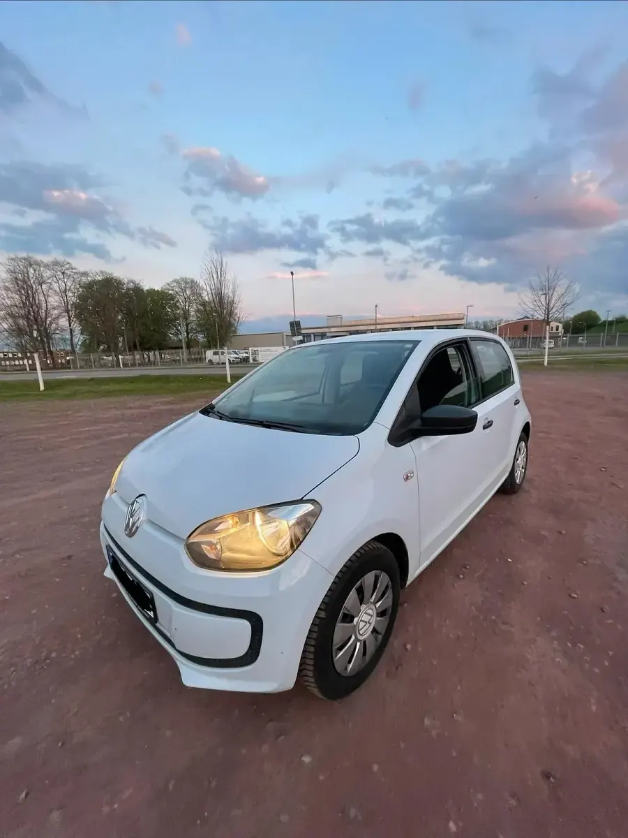 Second-hand VW up! 68 CP (50 kW) 2013 Albastru Hatchback