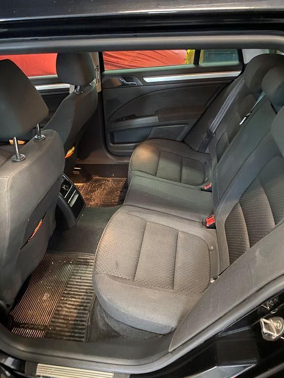 Gebraucht Skoda Superb Active 140 PS (102 kW) 2014 Schwarz Kombi