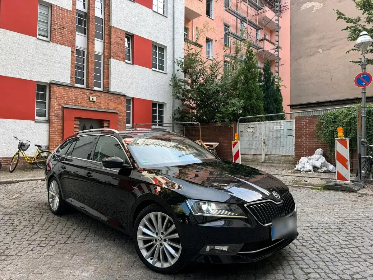 Gebraucht Skoda Superb Elegance 150 PS (110 kW) 2017 Schwarz Kombi