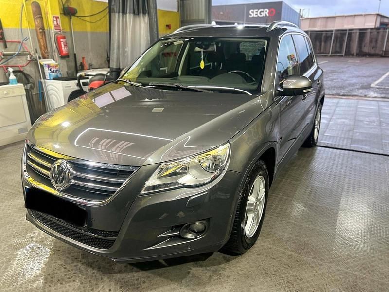 Gebraucht VW Tiguan Team 170 PS (125 kW) 2010 Grau SUV