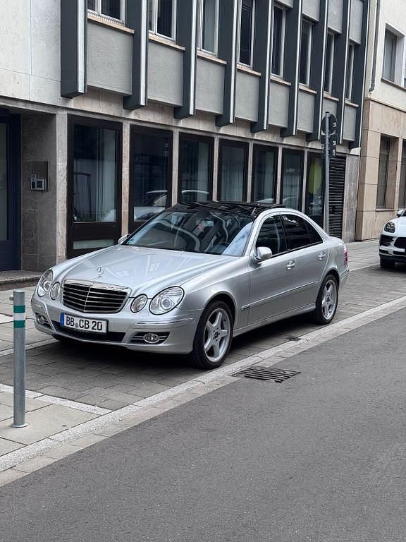 Silber Gebraucht 2006 Mercedes E280 Avantgarde Limousine | 12.500 € - Bild 1/4