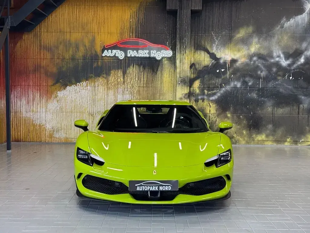 Gebraucht Ferrari 296 829 PS (609 kW) 2024 Grün Coupé