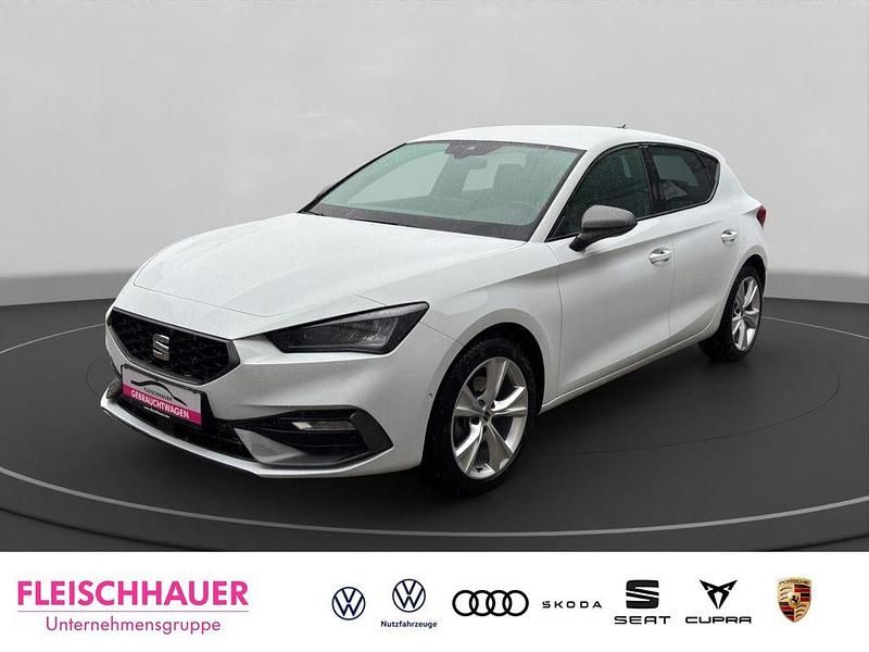 Weiss Gebraucht 2025 Seat Leon FR Limousine | 27.490 € (Guter Preis) - Bild 1/4