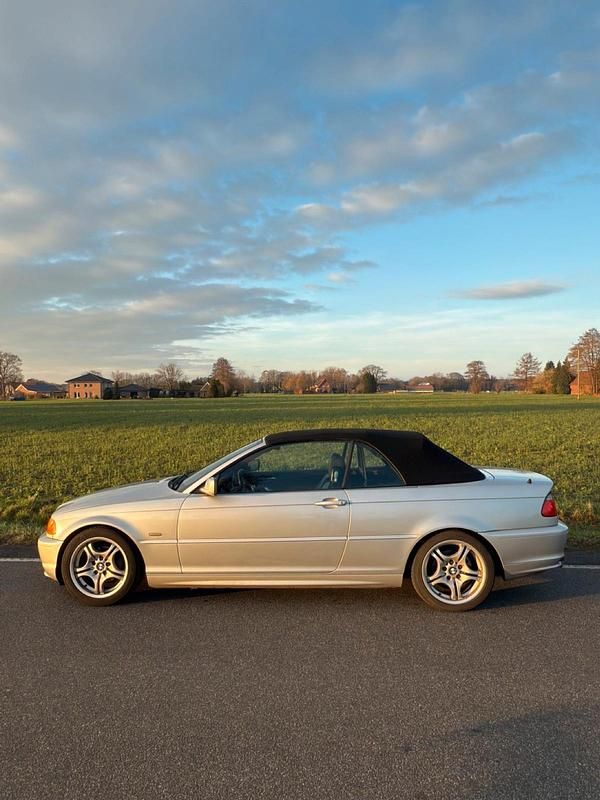 Silber Gebraucht 2003 BMW 318 Cabriolet Cabrio | 5.800 € (Etwas zu teuer) - Bild 1/4