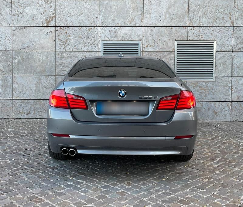 Second-hand BMW 520 184 CP (135 kW) 2012 Gri Berlinǎ