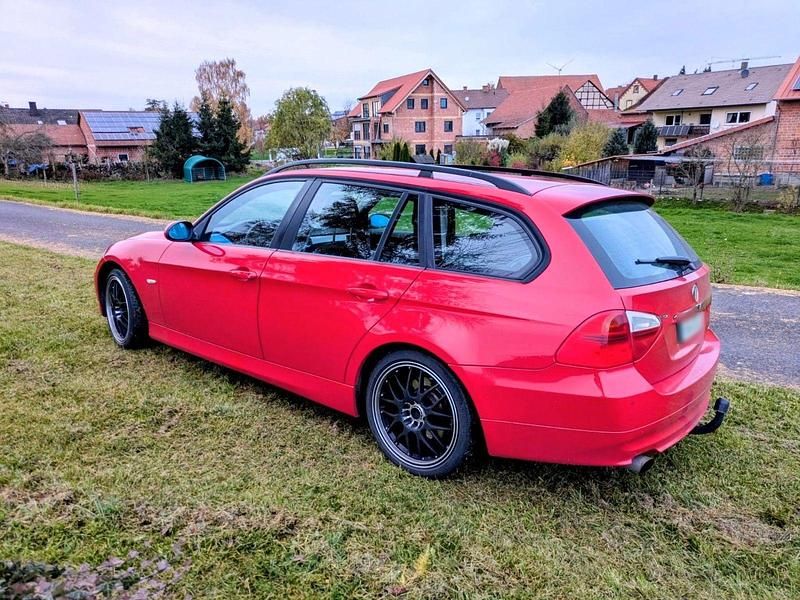 Gebraucht BMW 320 150 PS (110 kW) 2006 Rot Kombi