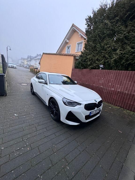 Weiß Gebraucht 2023 BMW 220 M Sport Coupé | 36.660 € (Etwas zu teuer) - Bild 1/4