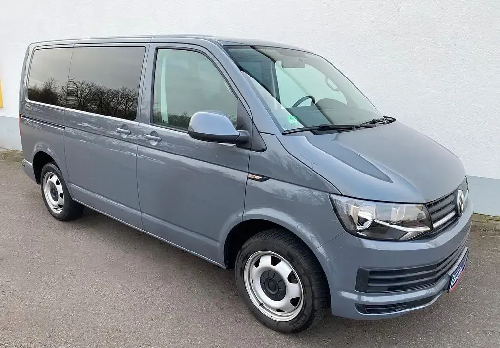 Gebraucht VW Multivan 150 PS (110 kW) 2018 Pure grey Van / Kleinbus