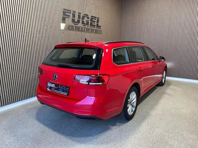 Gebraucht VW Passat Business 122 PS (89 kW) 2023 Tornadorot Kombi