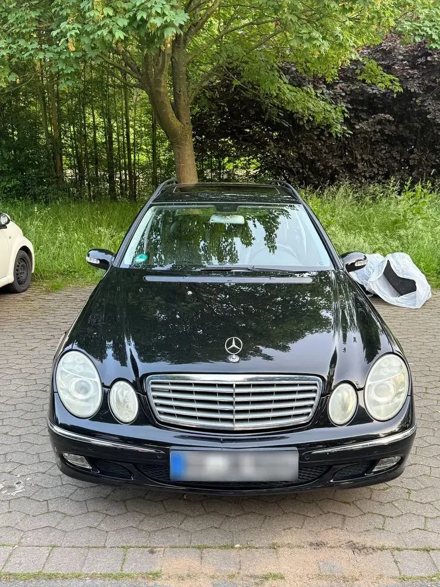 Gebraucht Mercedes E240 Elegance 177 PS (130 kW) 2004 Schwarz Kombi