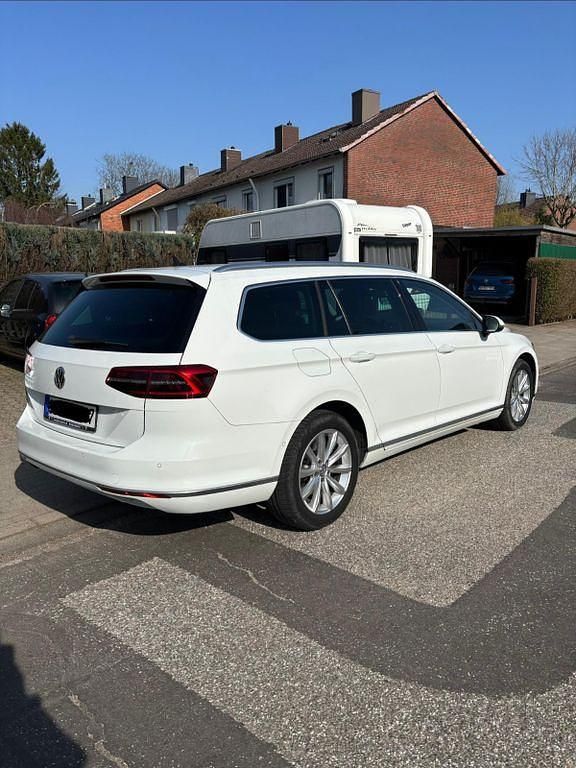 Gebraucht VW Passat Highline 180 PS (132 kW) 2018 Weiß Kombi