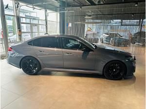 Neu BMW M5 727 PS (534 kW) 2026 Grau (bmw individual storm bay metallic) Limousine