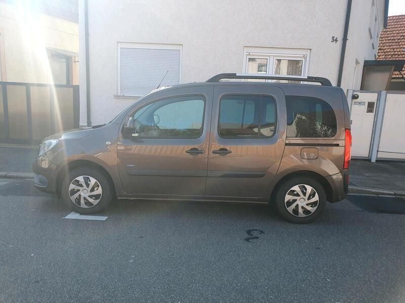 Braun Gebraucht 2015 Mercedes Citan 110 Limousine | 9.200 € - Bild 1/4