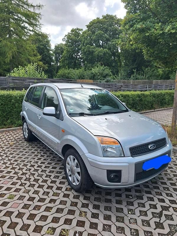 Second-hand Ford Fusion 80 CP (58 kW) 2012 Gri Hatchback