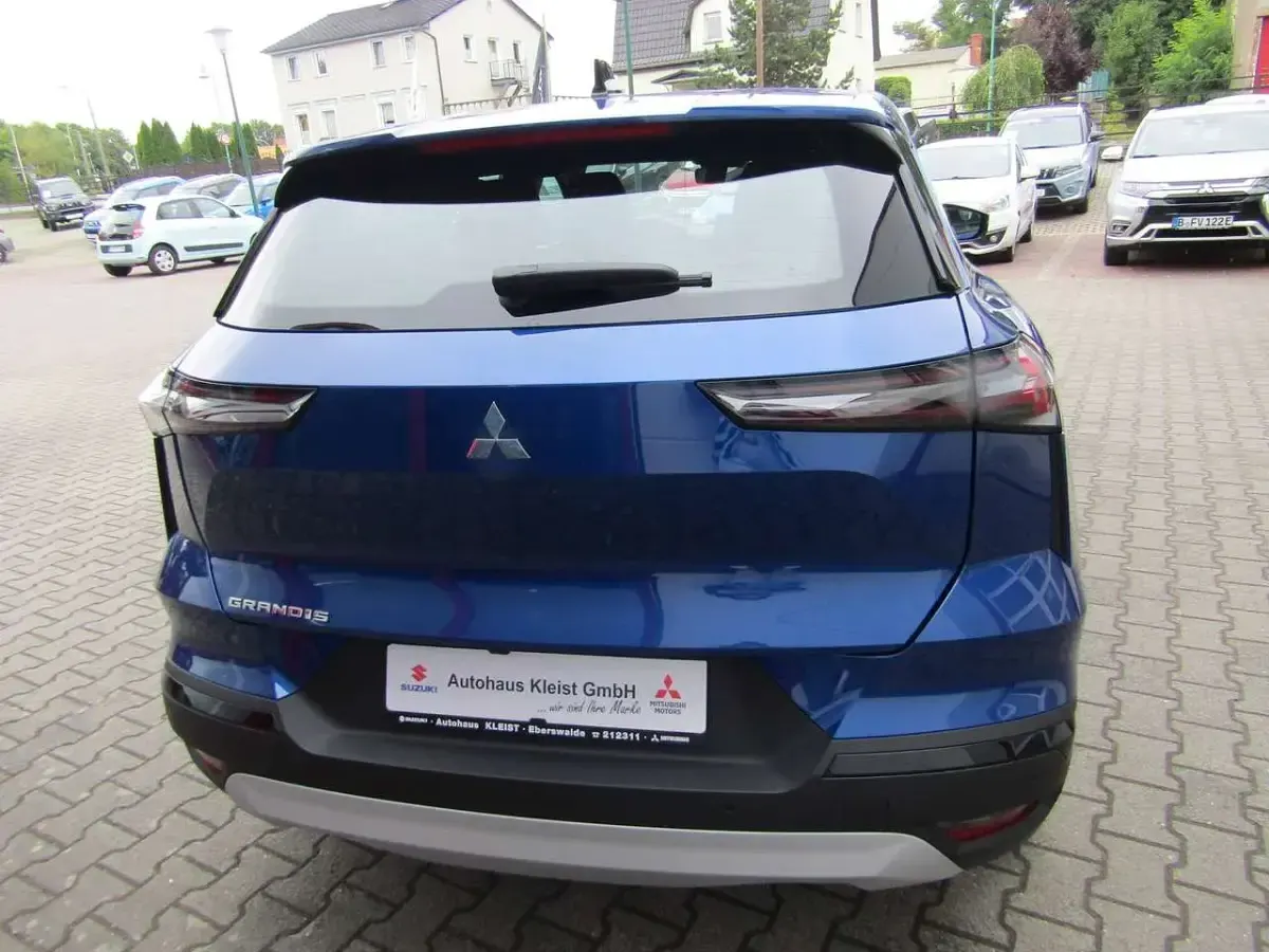Neu Mitsubishi Grandis Diamant Edition 141 PS (103 kW) 2026 Royal blau SUV
