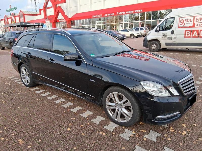 Gebraucht Mercedes E250 Avantgarde 204 PS (150 kW) 2012 Schwarz Limousine
