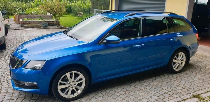 Blau Gebraucht 2025 Skoda Octavia Kombi | 13.900 € - Bild 1/4