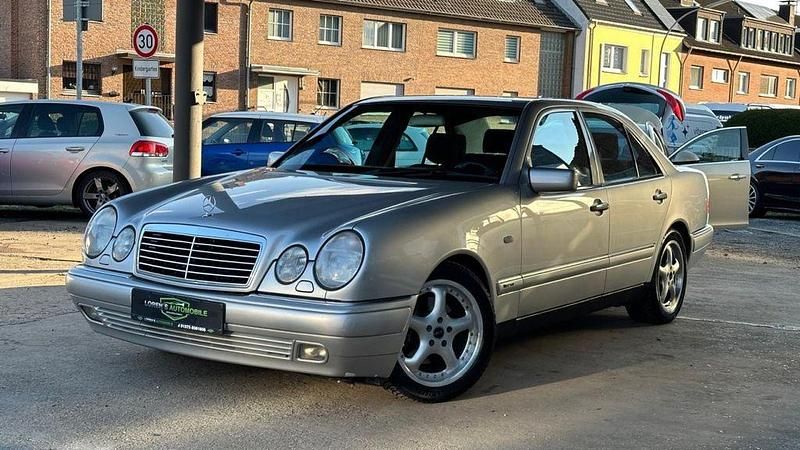 Silber Gebraucht 1997 Mercedes E280 Avantgarde Limousine | 4.990 € (Fairer Preis) - Bild 1/4