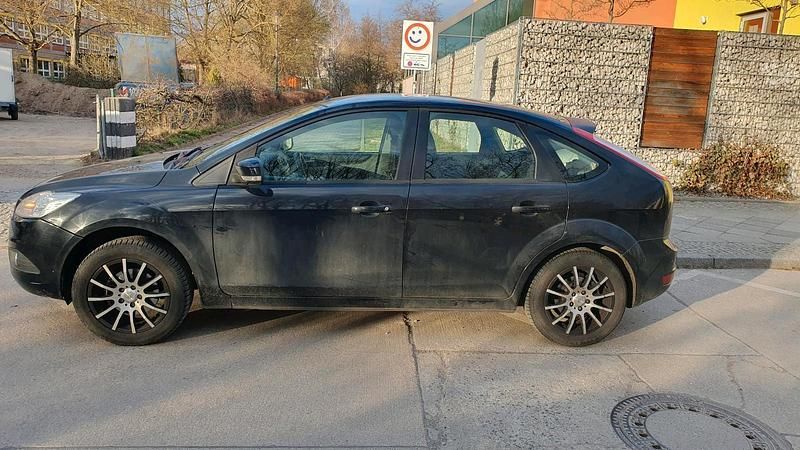 Gebraucht Ford Focus 100 PS (73 kW) 2011 Schwarz Limousine