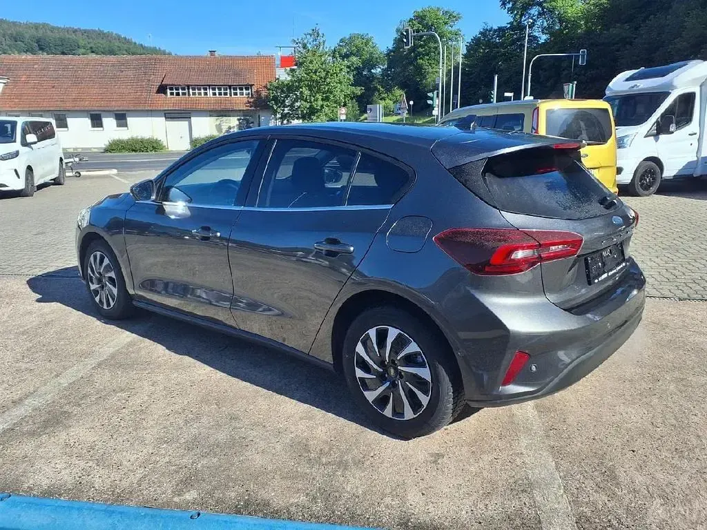 Gebraucht Ford Focus Titanium 125 PS (91 kW) 2022 Grau Limousine