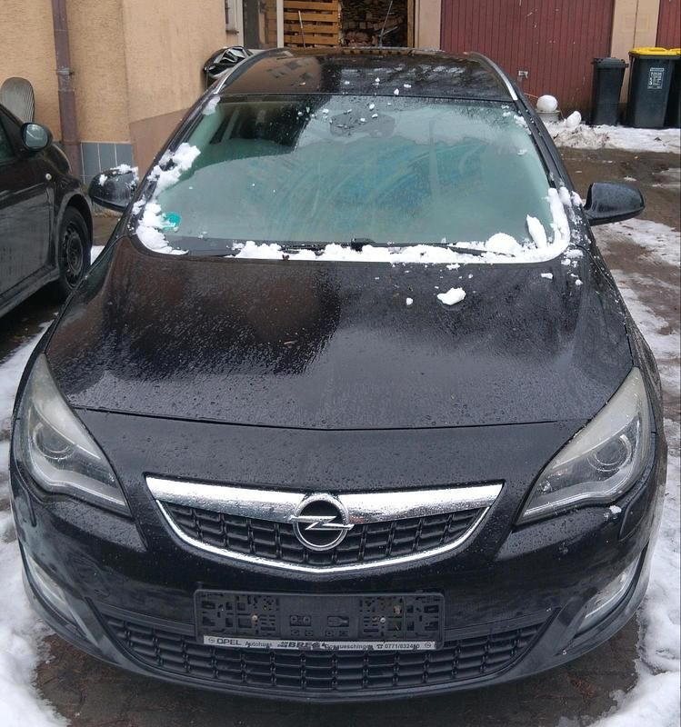 Gebraucht Opel Astra 179 PS (131 kW) 2011 Schwarz Kombi