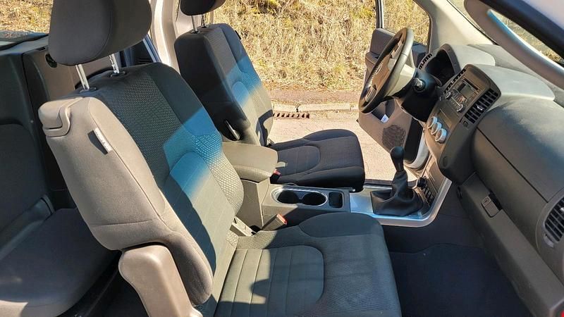 Gebraucht Nissan Navara SE 190 PS (139 kW) 2012 Weiß Pickup