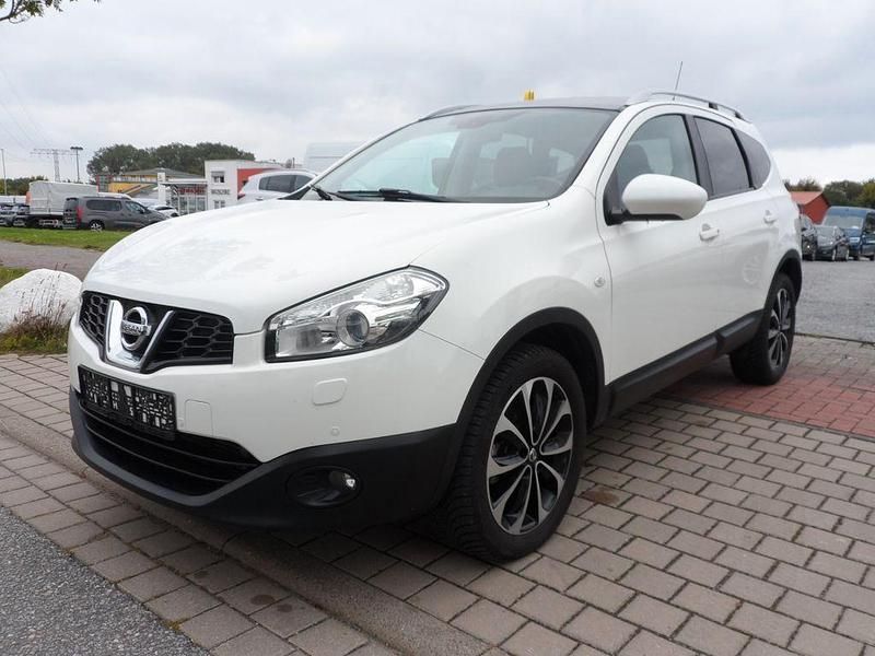 Weiß Gebraucht 2011 Nissan Qashqai +2 Tekna SUV | 8.990 € (Fairer Preis) - Bild 1/4