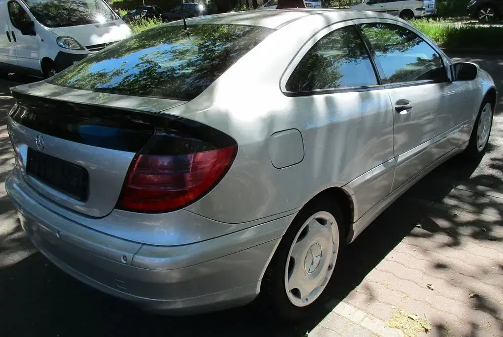 Gebraucht Mercedes C180 143 PS (105 kW) 2003 Silber