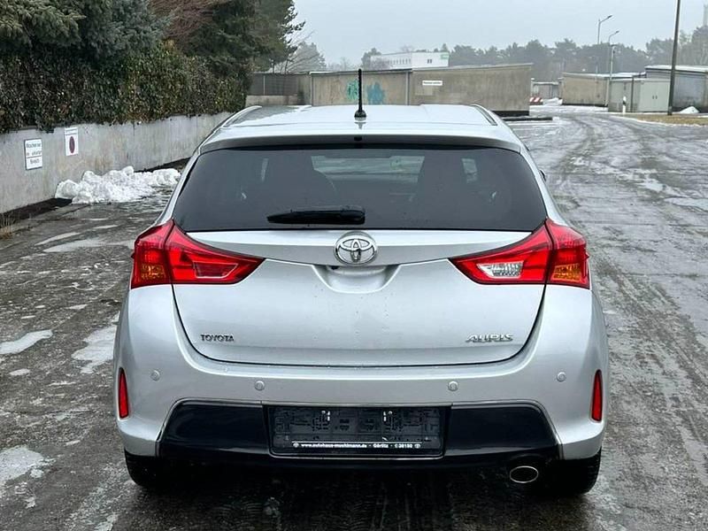 Gebraucht Toyota Auris 132 PS (97 kW) 2015 Silber Limousine