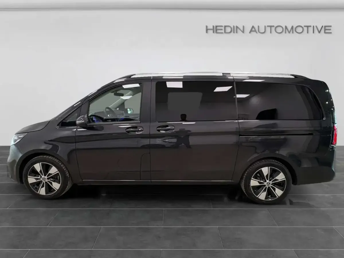 Gebraucht Mercedes V220 Style 163 PS (119 kW) 2025 Grau Van / Kleinbus